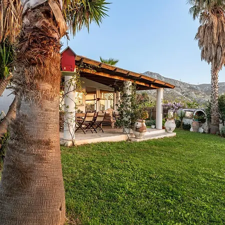 Сasa de vacaciones Paradiso Vintage Villa: Traditional 1944 Gem