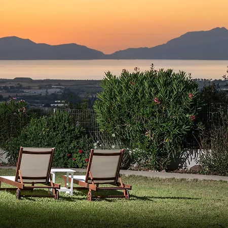 Paradiso Vintage Villa: Traditional 1944 Gem Сasa de vacaciones *