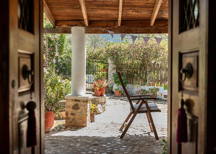 Paradiso Vintage Villa: Traditional 1944 Gem Hébergement de vacances
