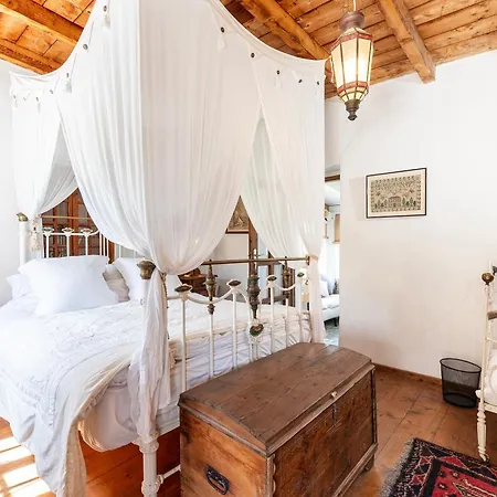 Paradiso Vintage Villa: Traditional 1944 Gem Prázdninový dům