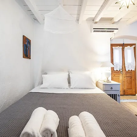 Paradiso Vintage Villa: Traditional 1944 Gem