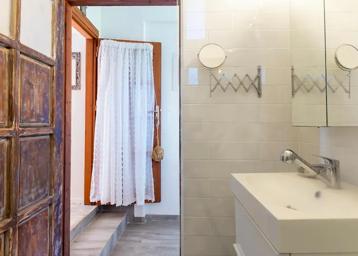 Paradiso Vintage Villa: Traditional 1944 Gem * Amaniou