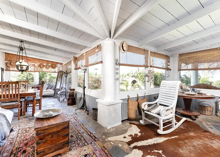 Paradiso Vintage Villa: Traditional 1944 Gem * Amaniou