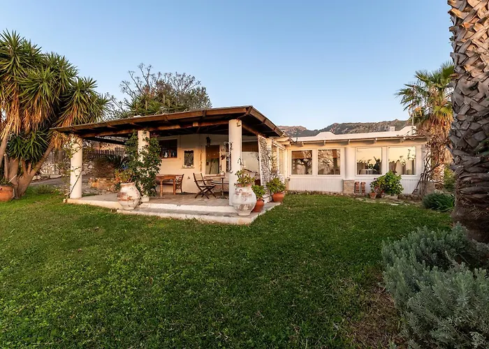 Paradiso Vintage Villa: Traditional 1944 Gem * Amaniou