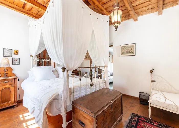 Paradiso Vintage Villa: Traditional 1944 Gem بيت للعطل