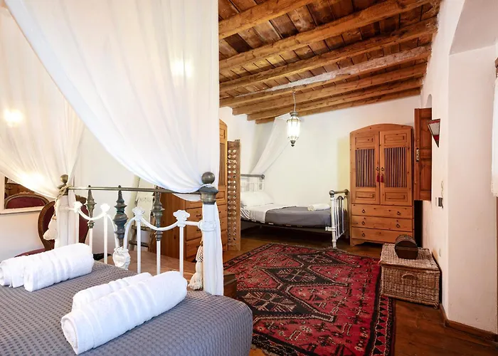 Paradiso Vintage Villa: Traditional 1944 Gem بيت للعطل