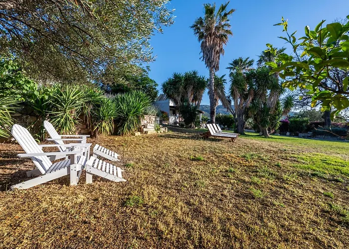 Paradiso Vintage Villa: Traditional 1944 Gem Amaniou