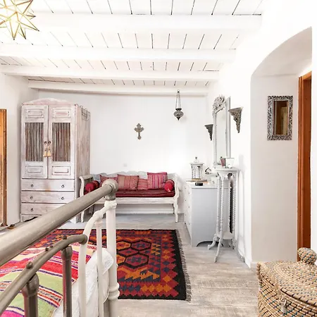 Paradiso Vintage Villa: Traditional 1944 Gem Semesterbostad *