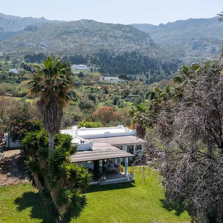 Paradiso Vintage Villa: Traditional 1944 Gem Semesterbostad Amaniou