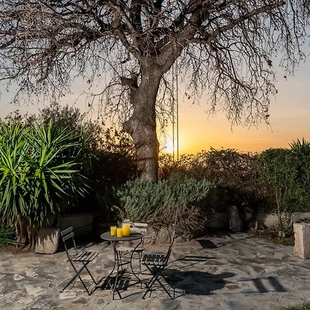 Paradiso Vintage Villa: Traditional 1944 Gem *