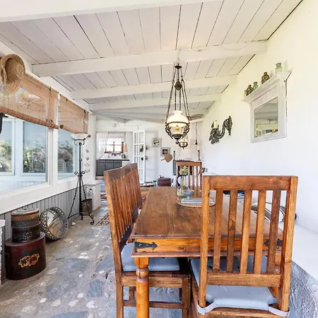 Paradiso Vintage Villa: Traditional 1944 Gem Semesterbostad Amaniou