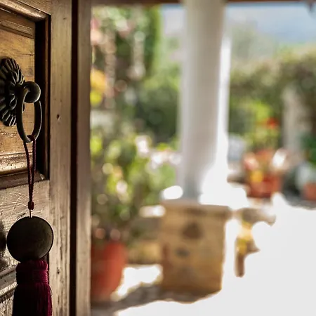 Nyaraló Paradiso Vintage Villa: Traditional 1944 Gem