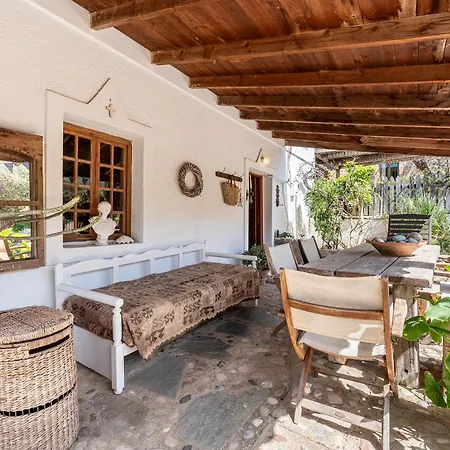 Paradiso Vintage Villa: Traditional 1944 Gem Semesterbostad *