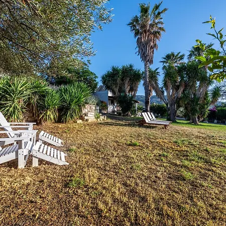 Paradiso Vintage Villa: Traditional 1944 Gem Amaniou