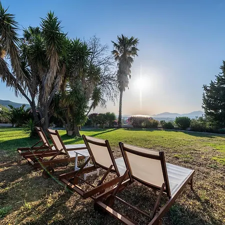 Paradiso Vintage Villa: Traditional 1944 Gem Semesterbostad