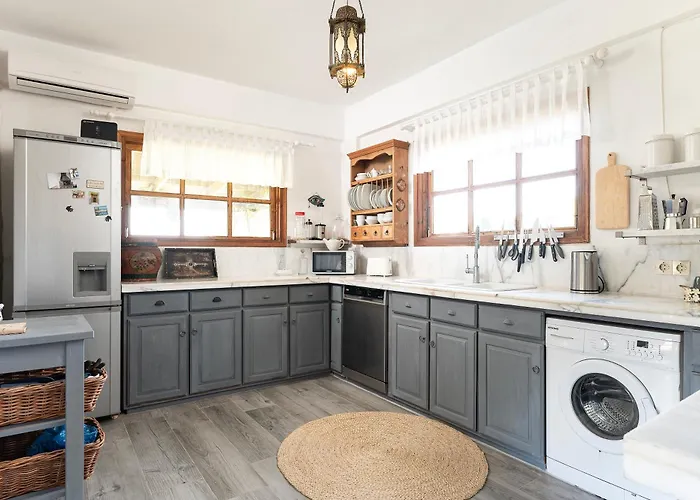 Tatil Evi Paradiso Vintage Villa: Traditional 1944 Gem