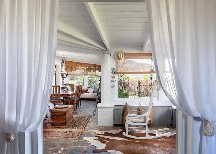 Tatil Evi Paradiso Vintage Villa: Traditional 1944 Gem *