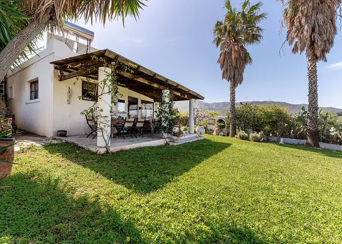 Paradiso Vintage Villa: Traditional 1944 Gem Tatil Evi