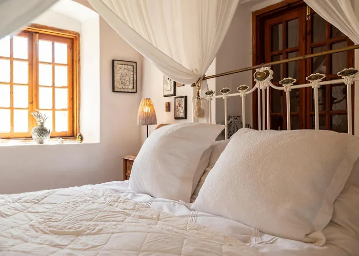 Paradiso Vintage Villa: Traditional 1944 Gem