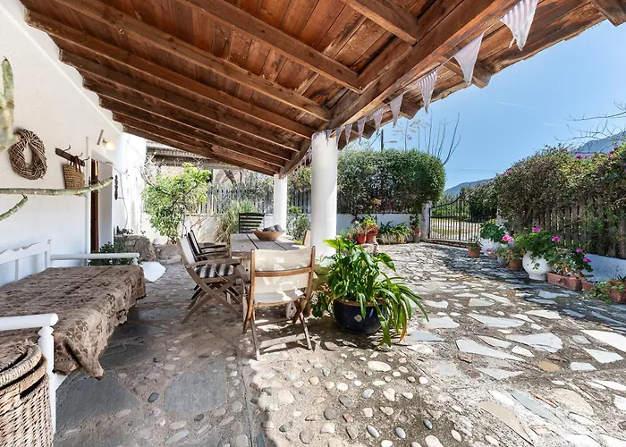 Tatil Evi Paradiso Vintage Villa: Traditional 1944 Gem Amaniou