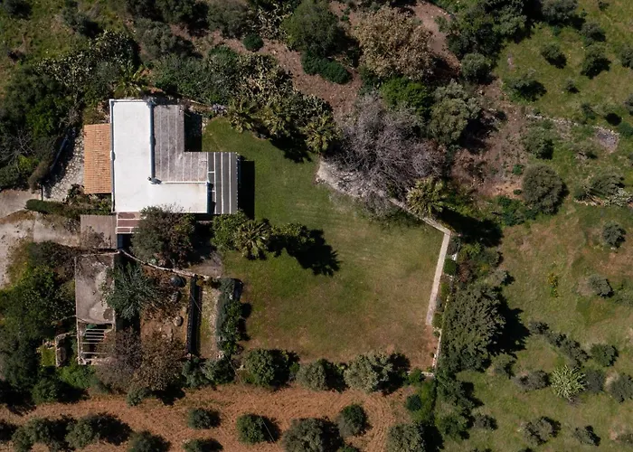 Paradiso Vintage Villa: Traditional 1944 Gem * Amaniou