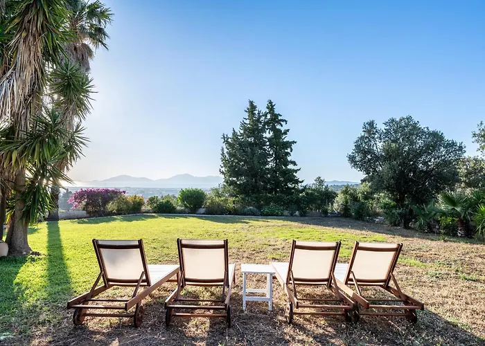 Tatil Evi Paradiso Vintage Villa: Traditional 1944 Gem