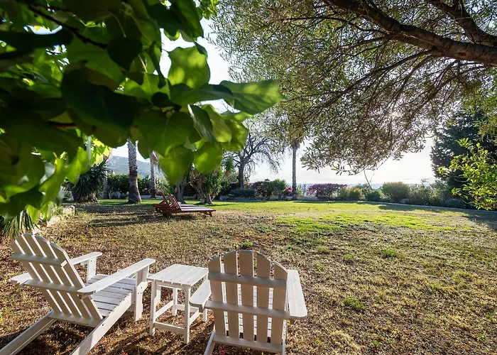 Paradiso Vintage Villa: Traditional 1944 Gem * Amaniou